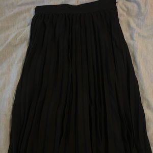 Square Pleated Black Midi Skirt by Forever 21